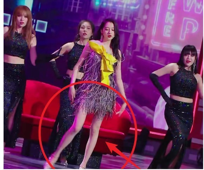 钟汉良|钟汉良关晓彤跳双人舞,切到特写镜头时,这身材我没看错吧?