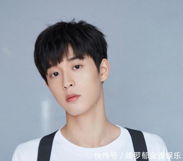 龚俊|张哲瀚让龚俊为他打call,赵薇是他老板,他还和关晓彤傅菁拍过戏