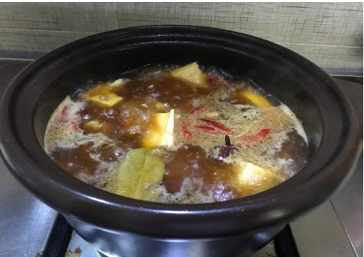 香料|炖豆腐时,往锅里扔这2味香料,炖出来的豆腐又香又嫩,超美味!