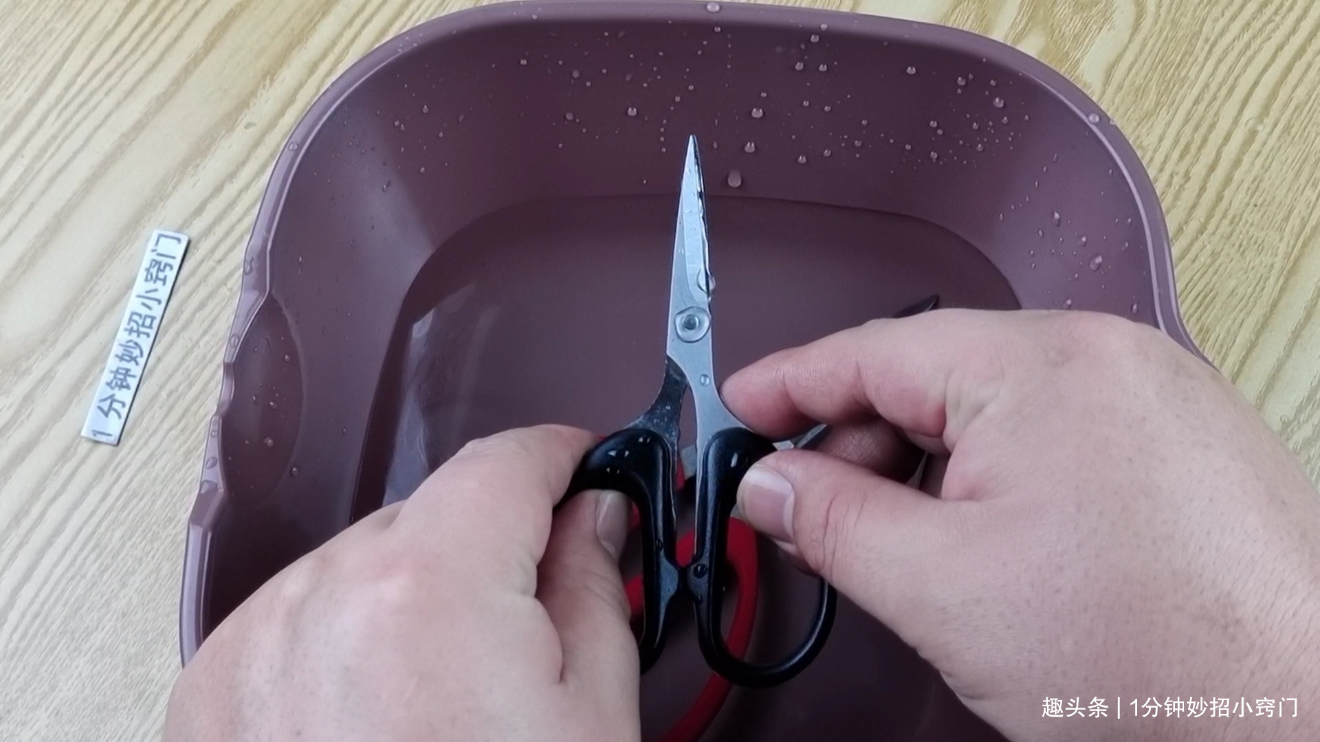 不管剪刀有多钝,都不要扔掉,学会这一招,剪刀瞬间锋利如新!