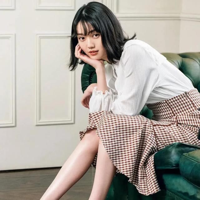 35岁日本姐姐追求质感和高级感，3个早春穿衣妙招，气质有品位！