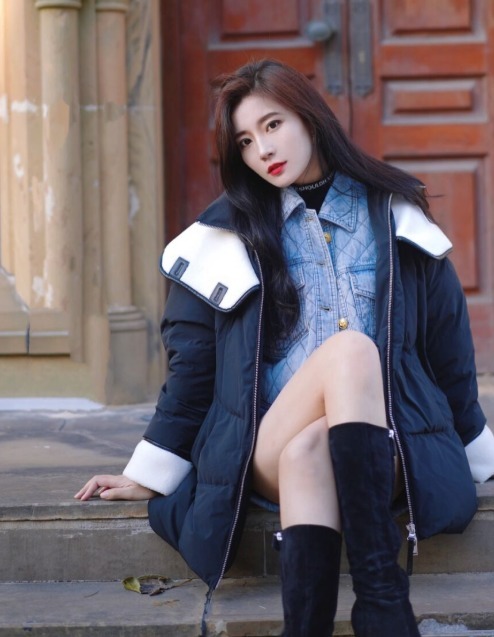 紧身裤 时髦精必看!2021年最流行的羽绒服穿法,让你美得不重样