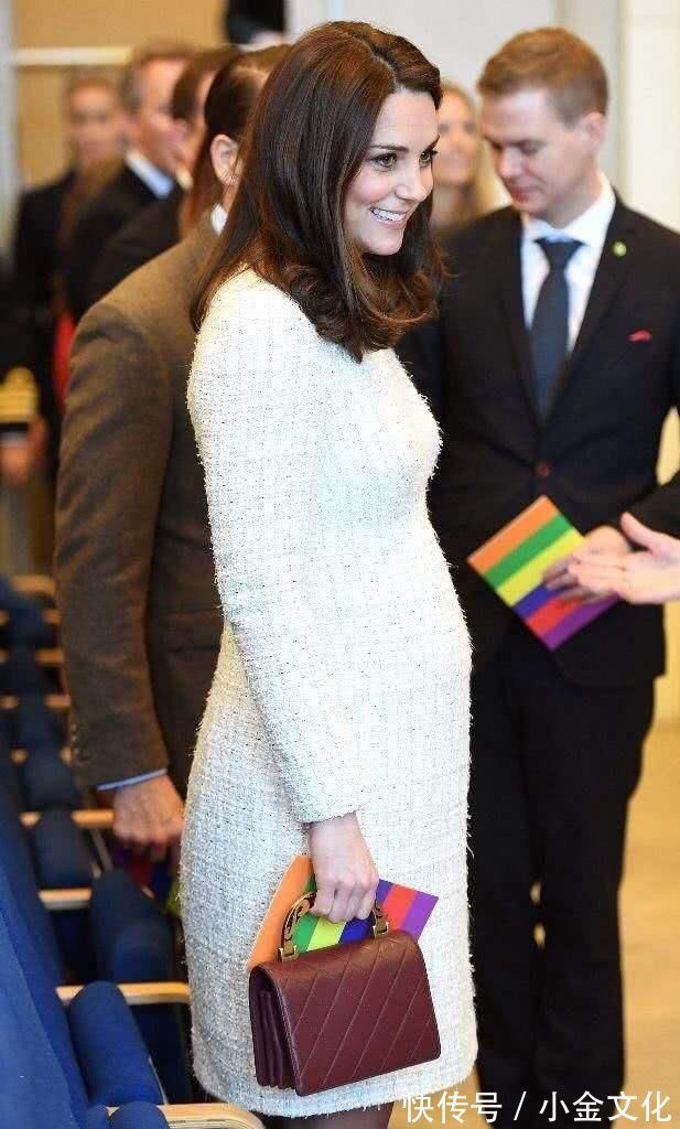 戴安娜|梅根“护孕肚”经典动作,次数多了让人生厌,看戴安娜凯特怎么做