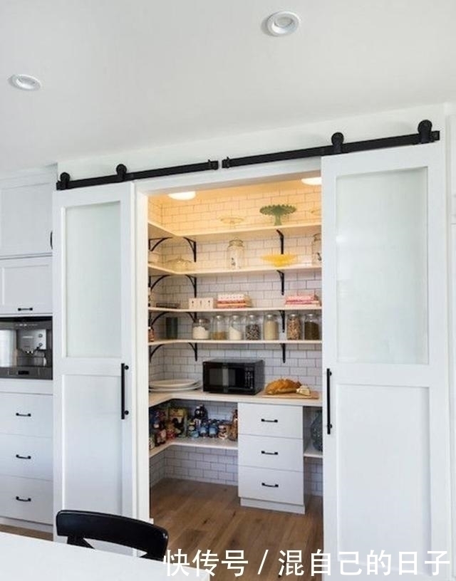 柜子|再装厨房我就知道了，柜子不打到底，留1㎡储藏室，归纳整齐省心