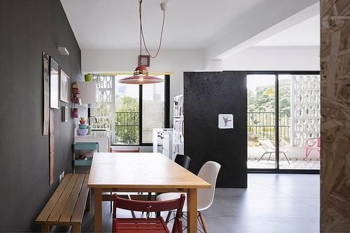 客厅|客厅做了一个超大柜子,一边是电视墙,一边是大书柜,确实很实用