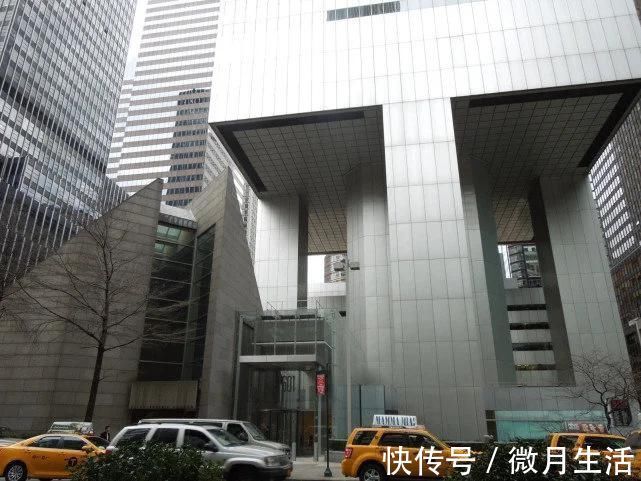 大厦|4根柱子支撑起来的大厦花费近58亿,建好一年就差点被吹倒