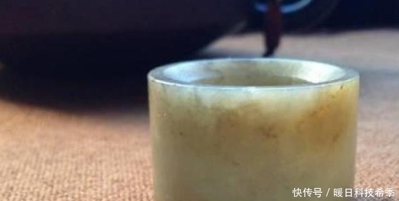 此人手戴乾隆扳指,专家劝其上交,他只说6字专家无言以对