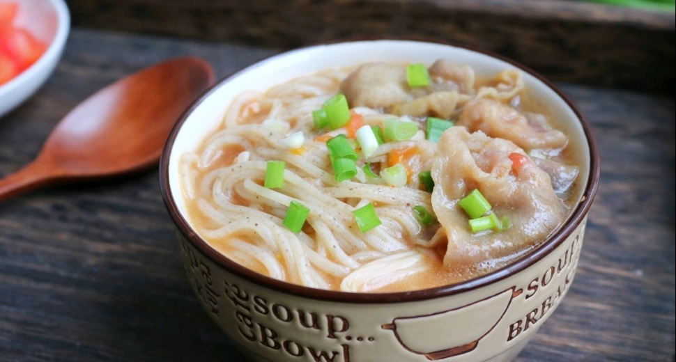 番茄酱|面条这样做，一碗不够吃！懒人也能快手做番茄肥牛浓汤面