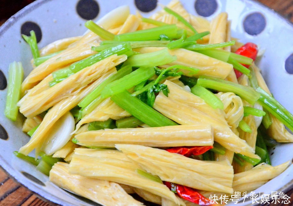 春天這菜我家經常吃,清爽開胃又好吃,簡單快手,孩子常吃身體棒