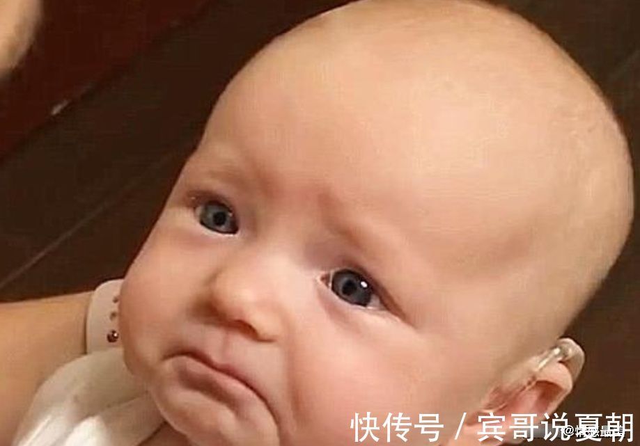 泪目|新生宝宝先天失聪,戴上助听器宝妈喊他,宝宝的表情家人泪目