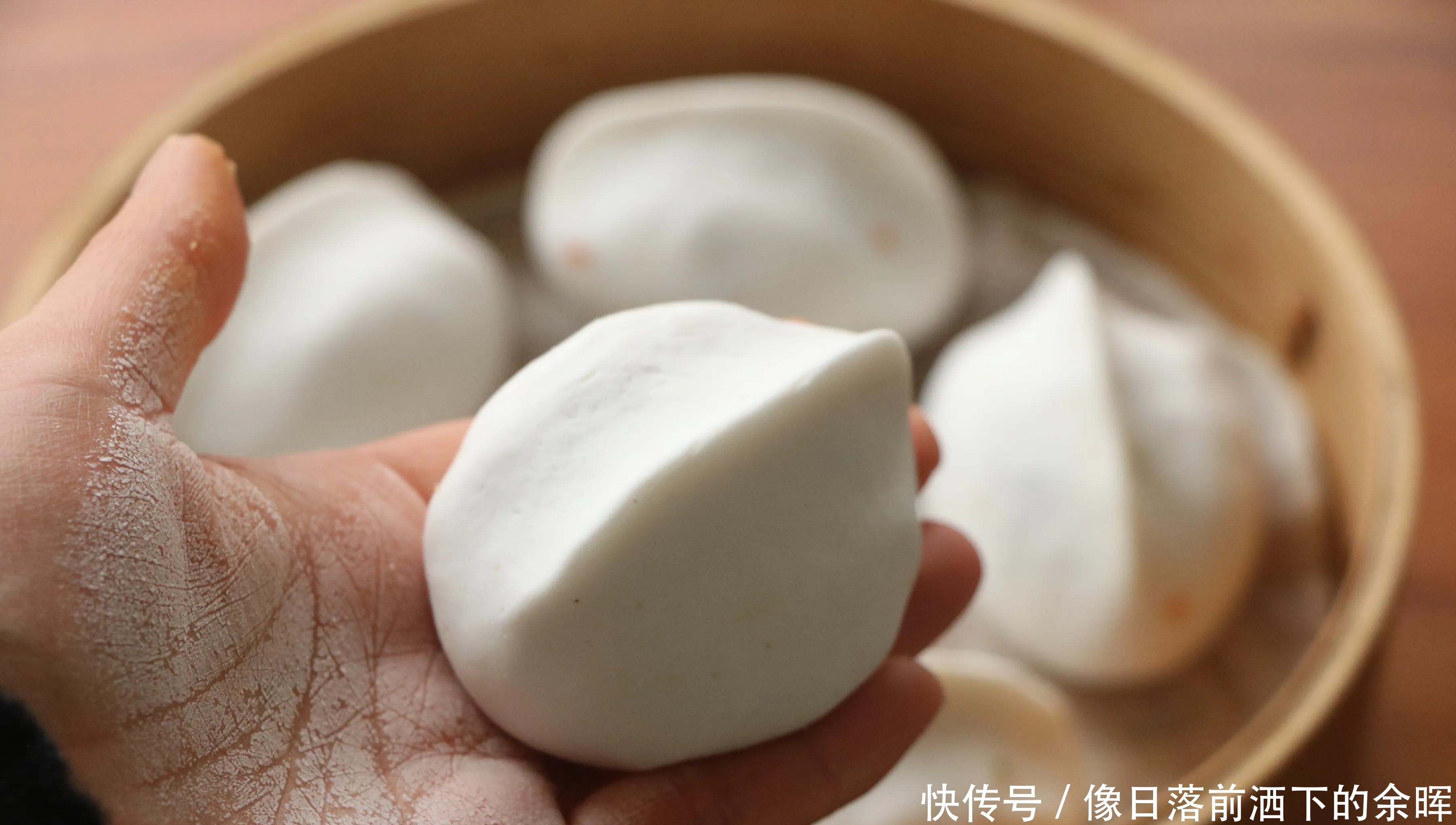 比包子馒头还好吃,外皮有嚼劲,馅料满满,一次吃3个都不过瘾!