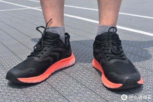 跑鞋|入门跑鞋新选，咕咚10K悦弹跑鞋体验：轻弹又透气，还有多重防护