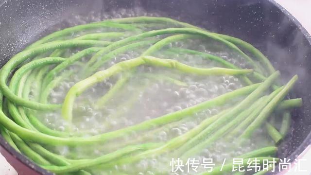 食用油|豆角最近火了，教你1个新吃法，不用炒，比吃肉还过瘾