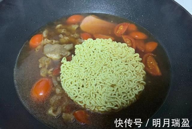 天冷早餐就馋这碗面，10分钟搞定，一碗下肚浑身都暖和，赞