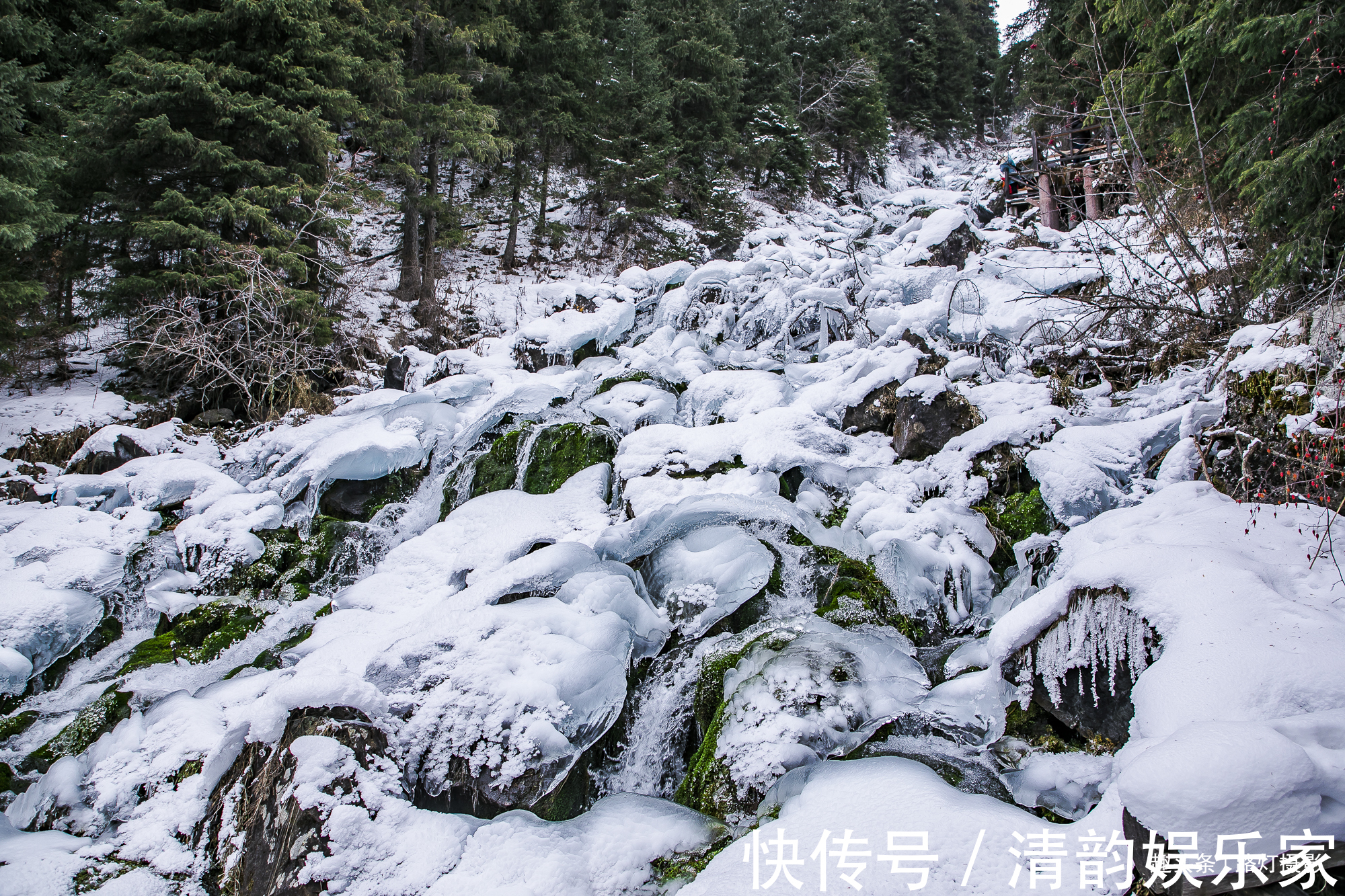 博格达峰|大美新疆！雪后初霁，天山天池壮美如画，博格达峰现罕见奇特景观