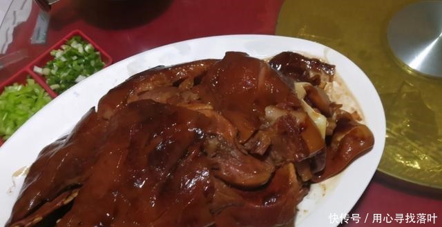 河北廊坊省道边上的一家苍蝇馆子,扒猪脸是一绝,天津人都去吃