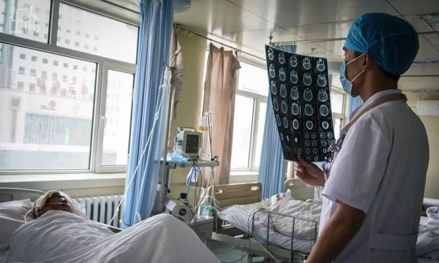 手术|给火龙果割阑尾33岁水果医生爆红吸粉90万网友看到第一个就痛了