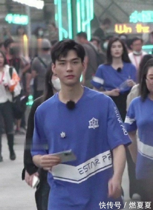 杨幂|杨幂加盟你我皆王者综艺，成为QG战队一员，林教练成为背景板