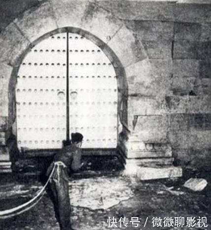 重现万历皇帝陵墓发掘现场：棺椁内摆满银锭，图4无价珍品被丢弃