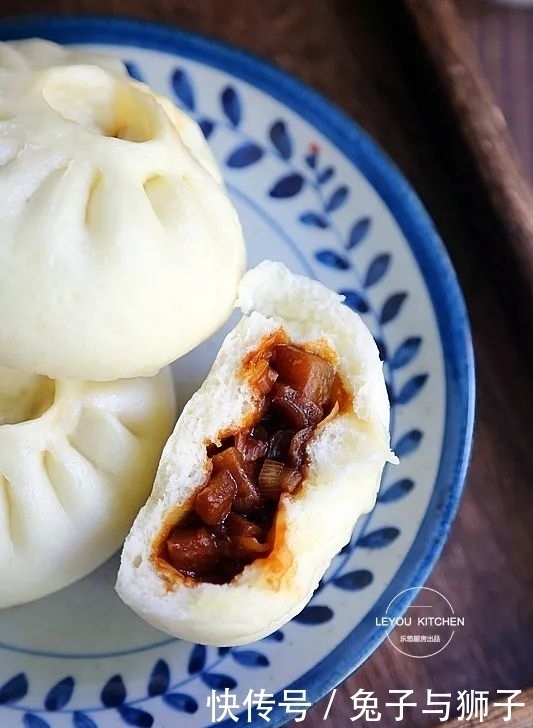 纯素馅大包子,比肉馅的汤汁丰富,吃着更香