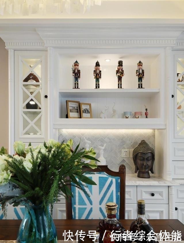 空间|140㎡美式风格三居室,玄关装了玻璃窗让家既美观又开阔!