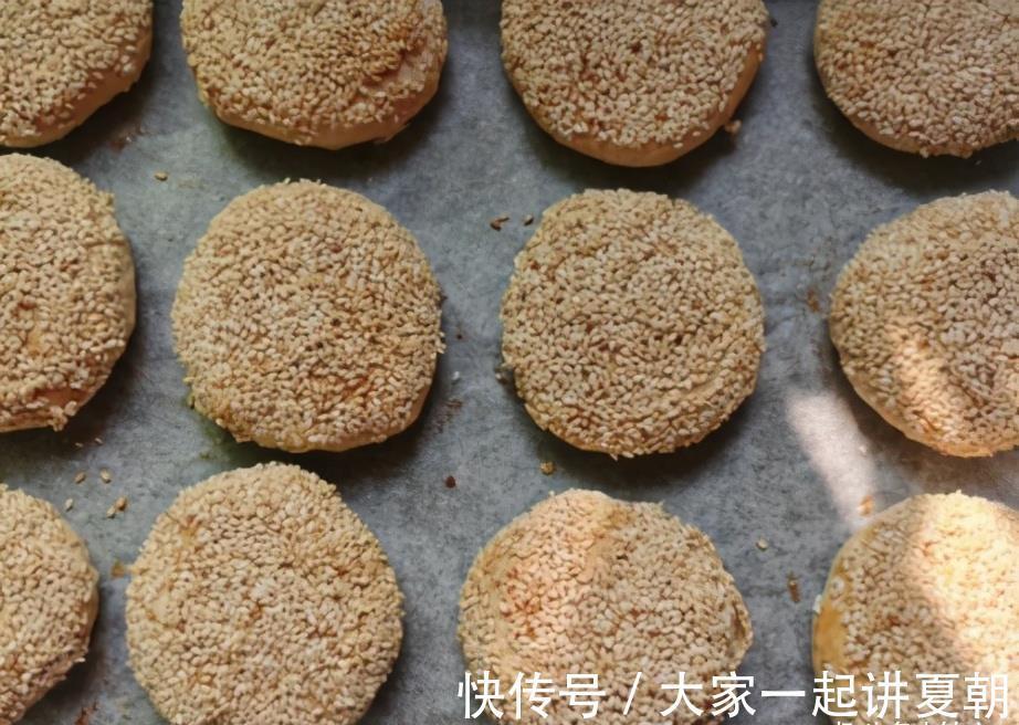 玉米油|盐酥烧饼这做法，皮酥里软吃着香，不醒面照样层层酥脆，省时间