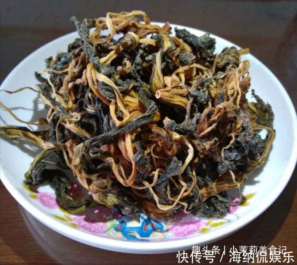 制作梅干|9月,此类菜不怕过期,一次买20斤做成梅干菜,炖肉做馅都特香