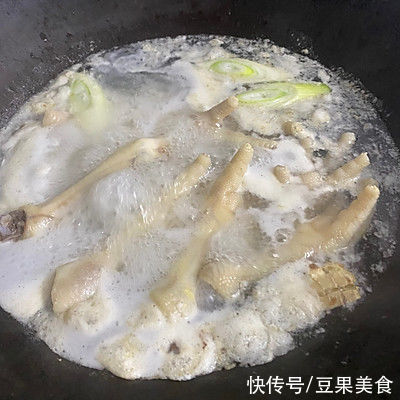 冰糖|原来做花生焖鸡脚这么简单