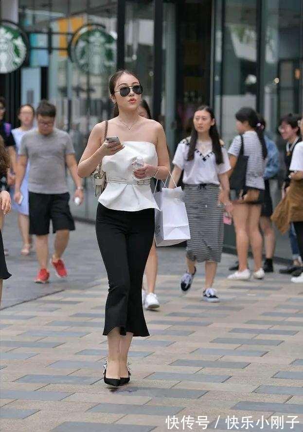 气质 新潮美观的打底裤穿着显出典雅气质,气质十分出众,简单百搭