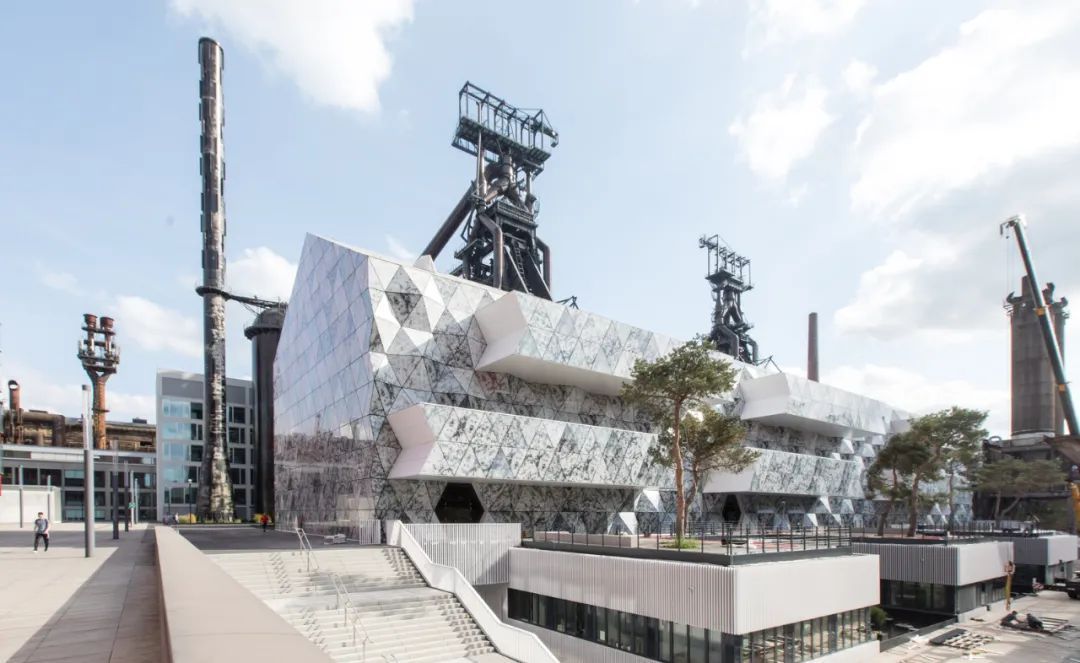 努维尔|有里又有面,千变万化的油罐筒仓