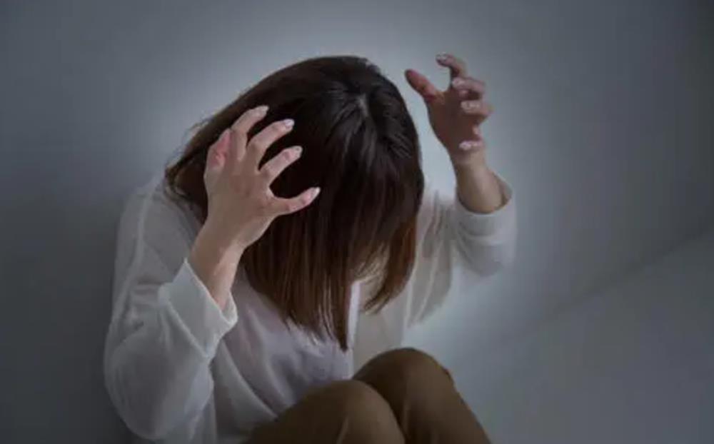 医院|妇幼医院的一幕：门上挂不同娃娃代表不同性别，宝宝性别一目了然