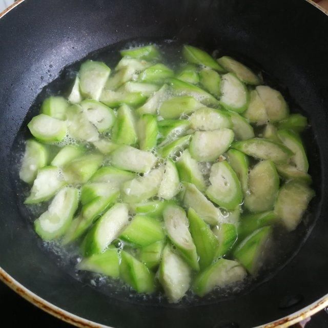 营养|丝瓜鸡蛋菌菇汤，夏日的清淡美味营养汤
