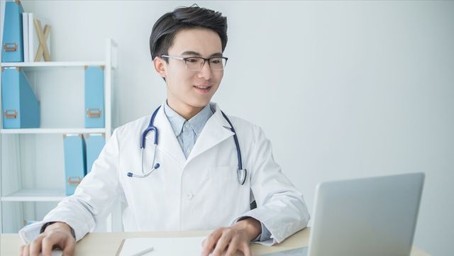 癌症患者|癌症的又一个祸根找到了!专家:每天多喝1小杯,新增4万癌症患者