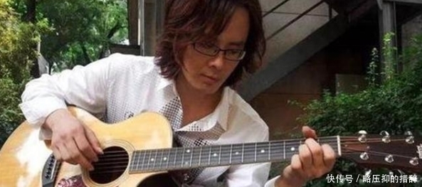 还记得歌曲《丁香花》吗?“那坟前开满鲜花”,这去世的人是谁?
