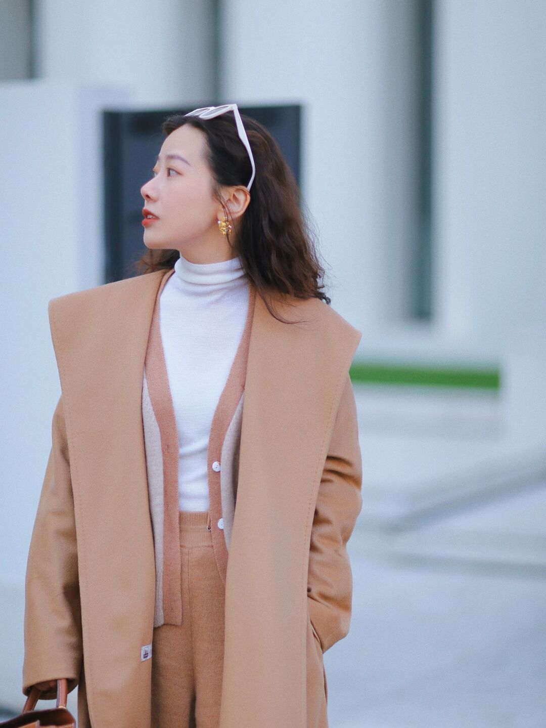 三木 论大衣穿搭我只服三木,这些搭配简洁利落又高级,优雅大气