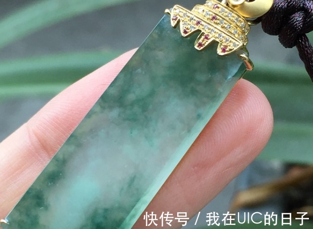 料子#能够出具证书的翡翠,并不能保证其就是正品,你不会不知道吧!