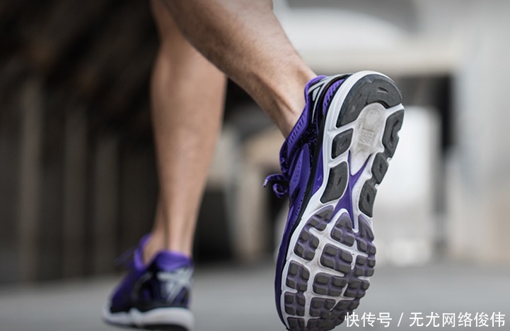 风生水|一度占据阿迪耐克市场,在国外风生水起,为何国内却一蹶不振