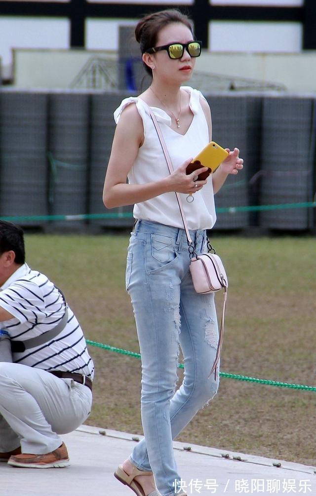 裙装 简洁时尚的裙装搭配,收放自如不紧绷,穿起来超级有魅力