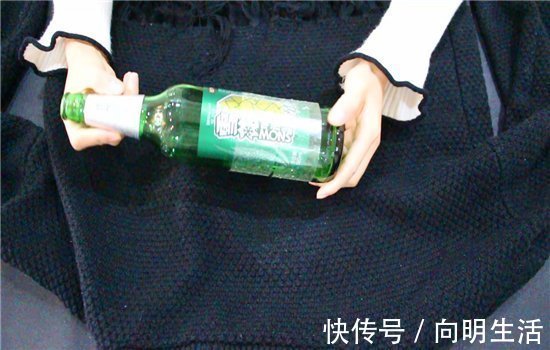 大衣|大衣毛衣起球粘毛,利用家里都有的小物件轻松去除,不花一分钱