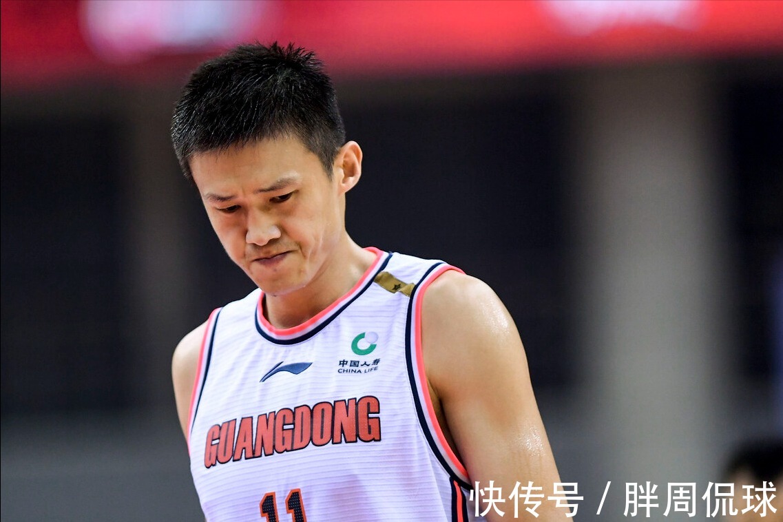 广东男篮|周鹏只打5分钟下场,宏远最担心的事发生,杜锋太不容易了