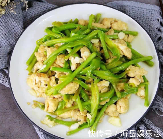 黄花菜炒蛋|天然“安眠药”找到了,每天炒一盘,镇定安神,一觉睡到大天亮