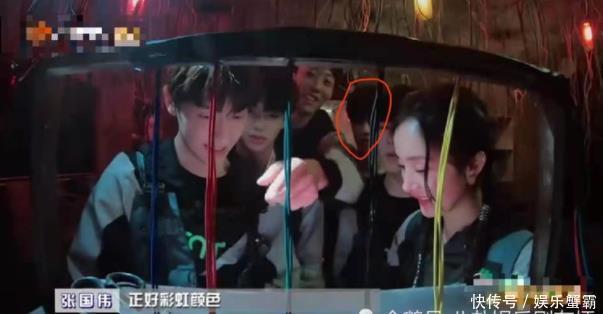 密室 刘耀文记录了“密室出逃”的全过程,背手插兜,他对谁表示不满了?