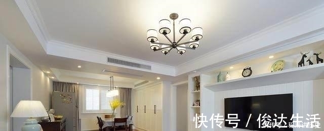 阳台上|多亏老婆这个明智的决定,在电视墙做一圈柜子,完工后漂亮又实用