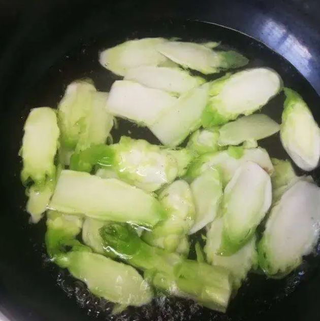 泻药|它是天然“泻药菜”,每天炒一盘,血管好,嘴巴不臭,瘦成2位数