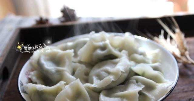 吃饺子这馅真鲜，比韭菜芹菜好吃多了，出锅连吃30个，比肉馅好吃