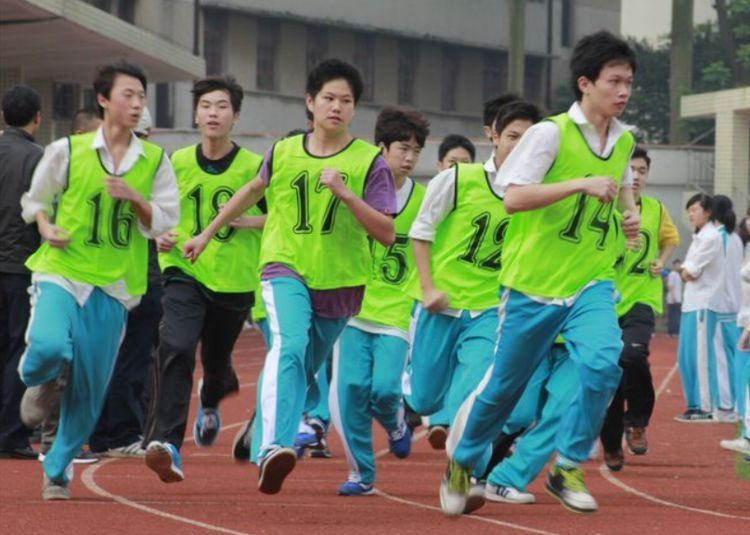 跑步法|体育老师公认的“省力”跑步法,学生长跑不怕累,提前了解不吃亏