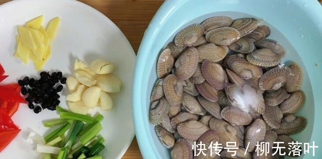 炒花甲有泥沙不开口只要这样做，个个笑口大开！姜葱花甲教程！