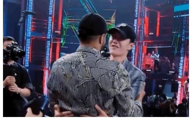 尼尔森|柔情与阳刚!王一博男友力式拥抱队员,大神在其怀中显温馨