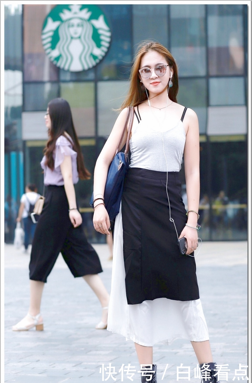 街头|街拍丨生活在街头上的女孩们都非常漂亮