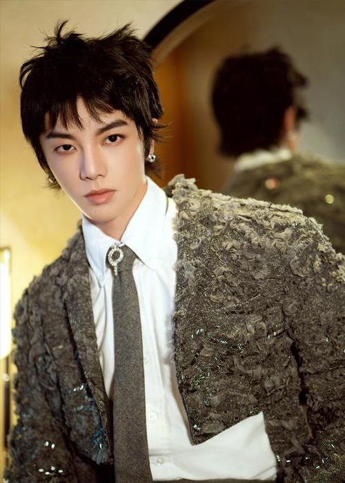 合約|華晨宇出道至今八年合約到期，粉絲陪伴繼續下一場征程